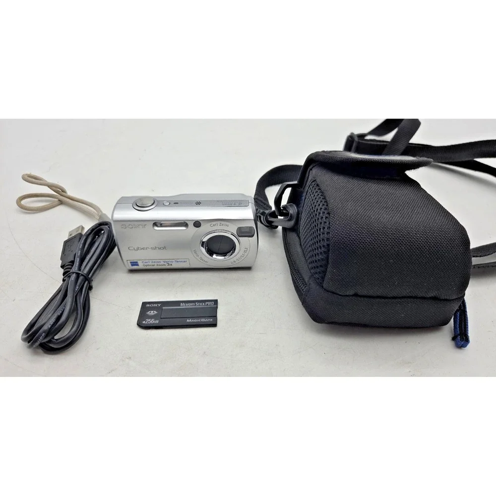 Sony Cybershot DSC-S40 4.1mp Compact Digital Camera w/ SD Card and Case, WORKS